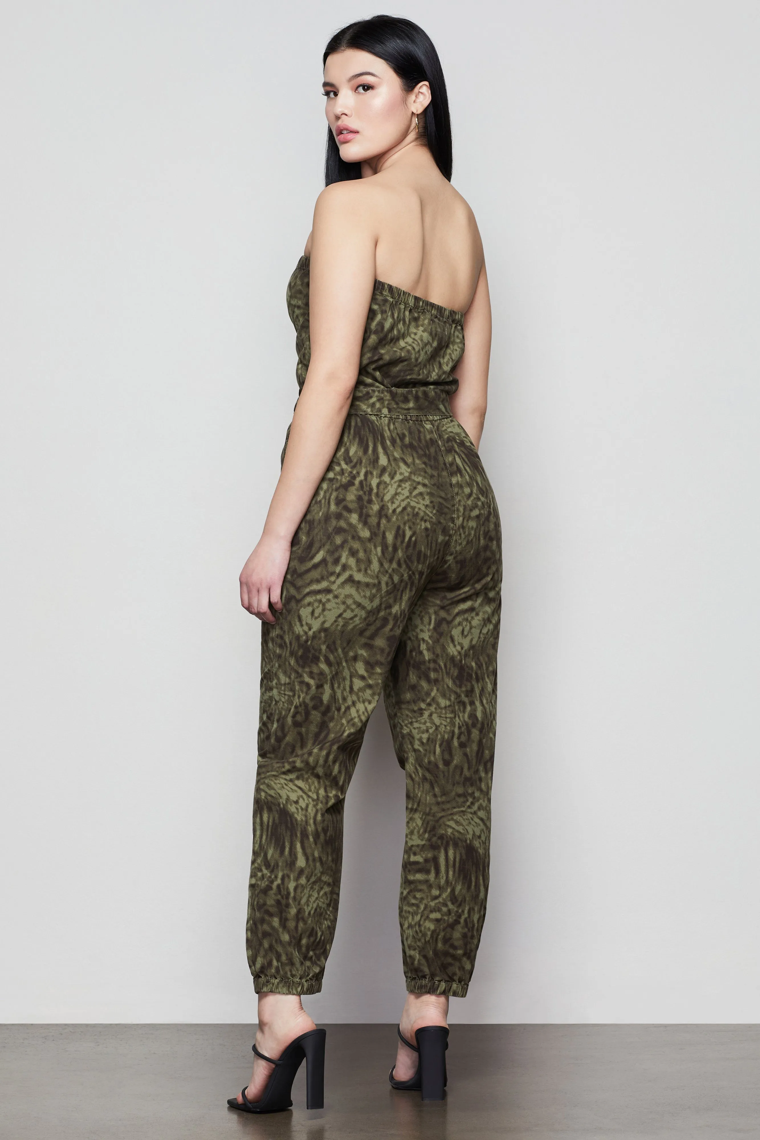 UPGRADE JUMPSUIT | JUNGLE001